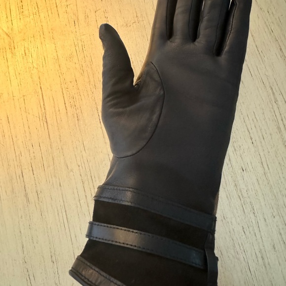 LIKE NEW ~BURBERRY leather and wool plaid gloves size 6.5 women’s. - Picture 5 of 5